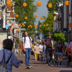 Foto van een winkelstraat in Gouda