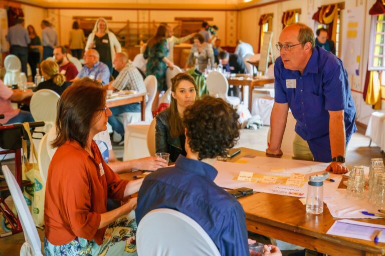 Foto van bijeenkomst van de V100, georganiseerd door de Provincie