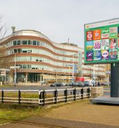 Provinciehuis met daarvoor het verkiezingsbord